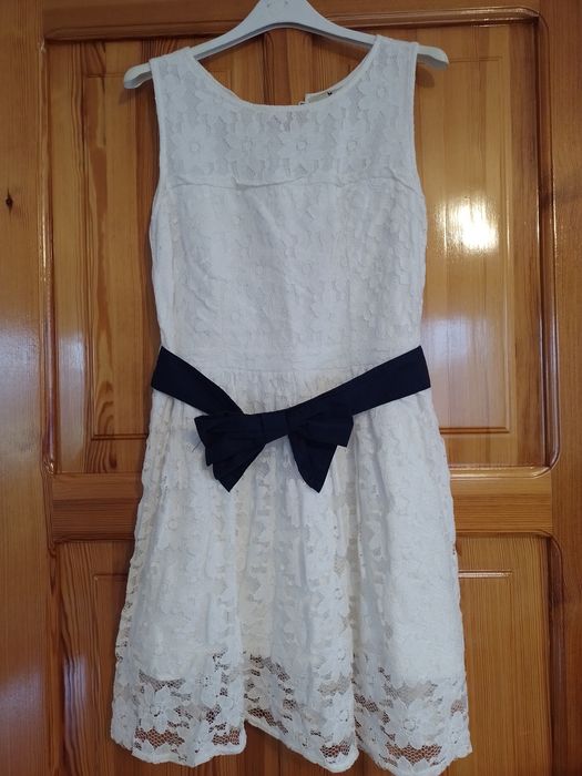 Sukienka koronkowa biała z kokardą XS S