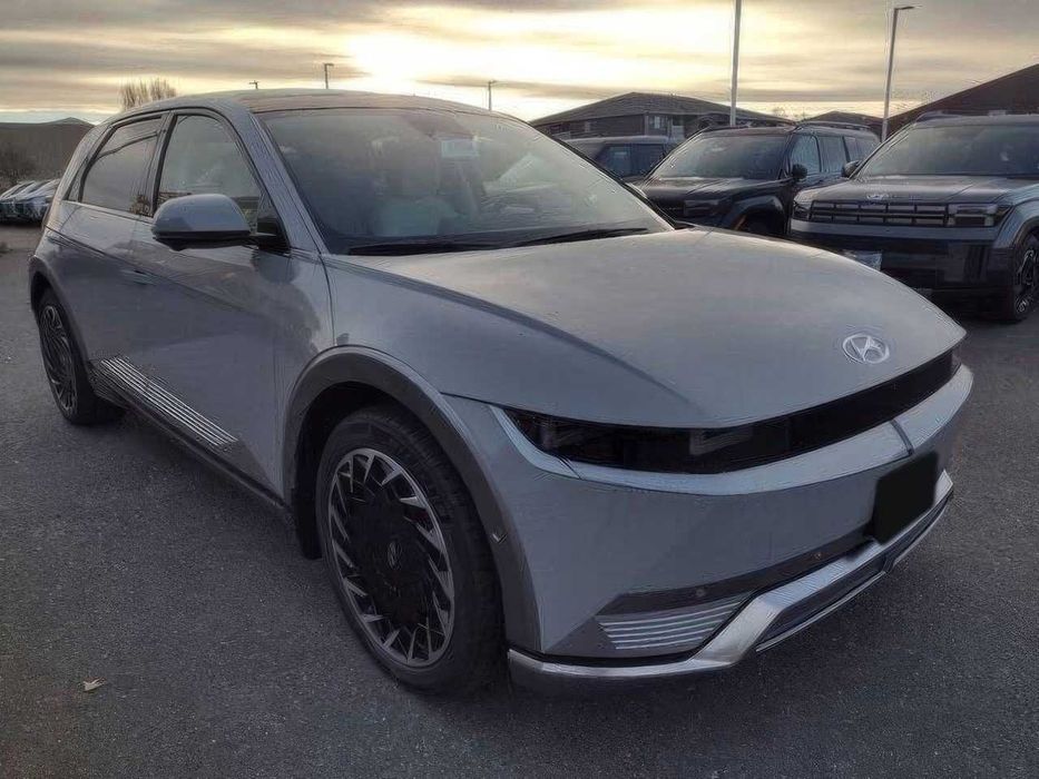 Hyundai IONIQ 5      2024