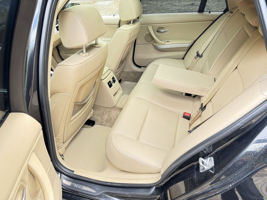 BMW e91 touring 320D 2011 rok panorama jasne skóry 2 właściciel