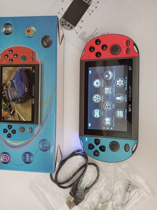 Игровая приставка. Приставка портативная. Консоль.