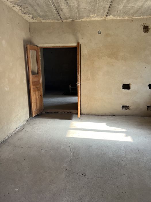 Продажа двоповерхового дуплекса - пів будинку - на Росі