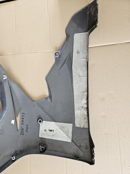 Triumph Daytona Triple 675 bok boczek prawy owiewka prawa