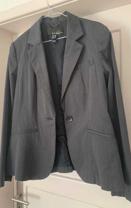 Blazer Mango Suit preto riscas finíssimas brancas cintado T42