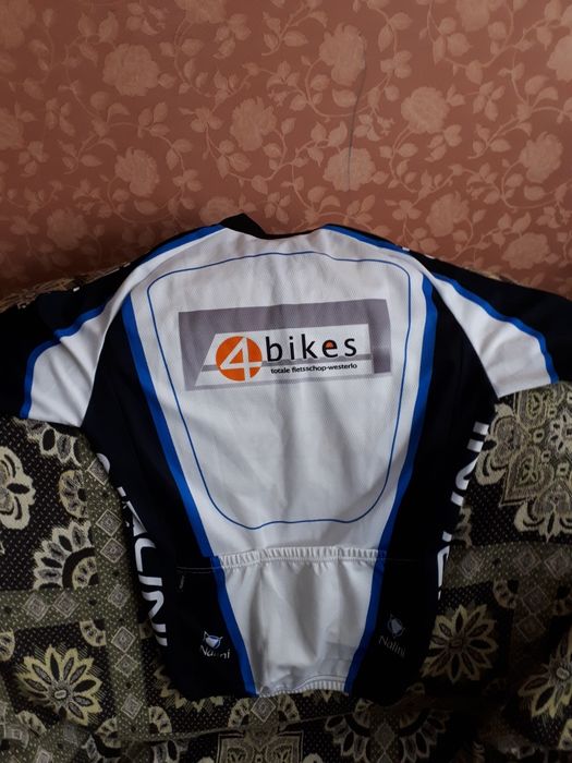 Шорти, футболка, каска