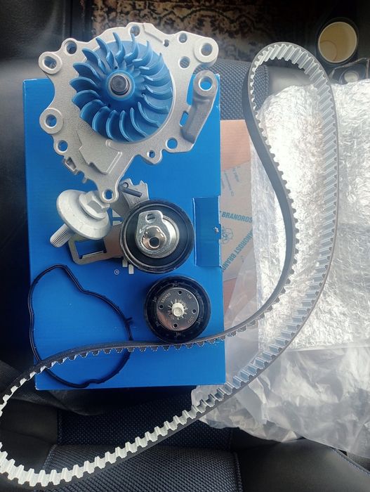 Комплект ГРМ ремінь+ролики+помпа SKF VKMC 03319
