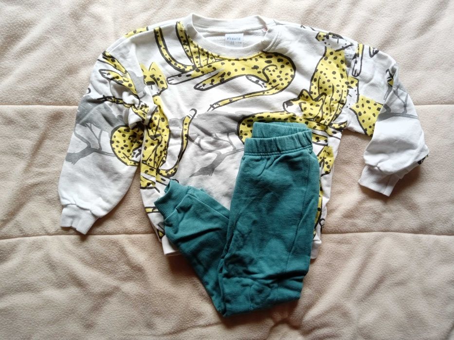 Conjunto de 2 Sweatshirts e 1 calça - 4/5 anos - Zara - COMO NOVO!