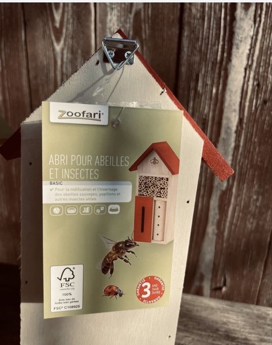 Хатинка будиночок для комахгарна та корисна річ