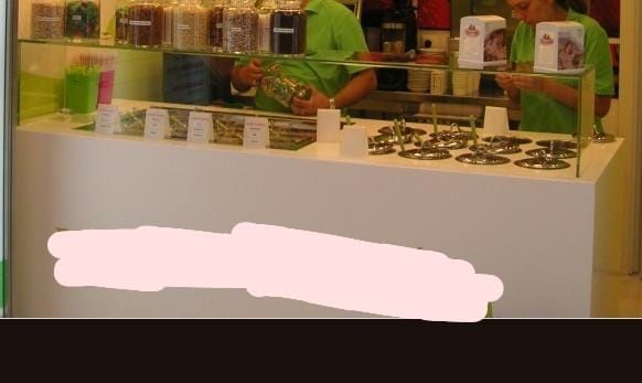 Balcão com câmara frigorífica, parte superior com frios e quentes,