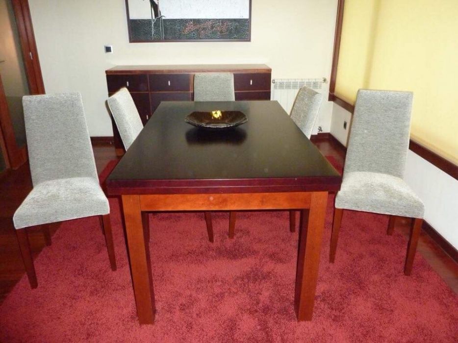 Mesa extensível e 6 cadeiras