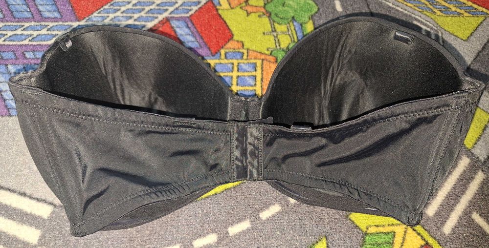 Biustonosz z fiszbinami Pour Moi 80F (36E).