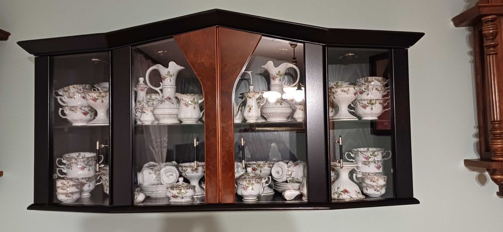 Komplet mebli drewnianych do salonu