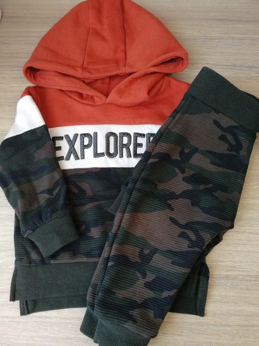 Спортивный костюм на 6-9 месяцев