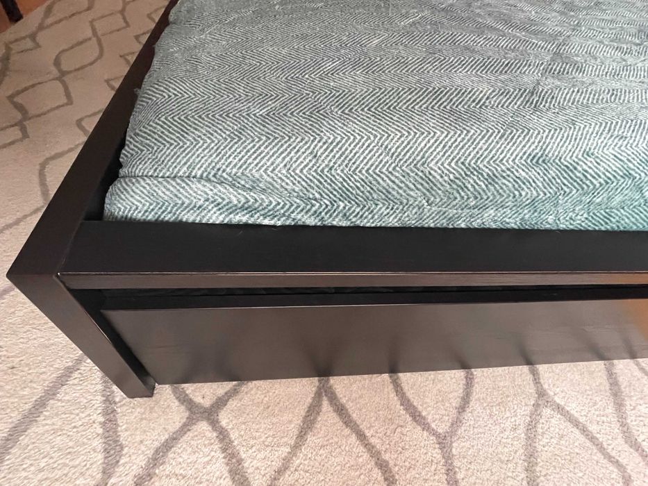 Conjunto de Quarto Completo – King Size + Cómoda + Mesinhas