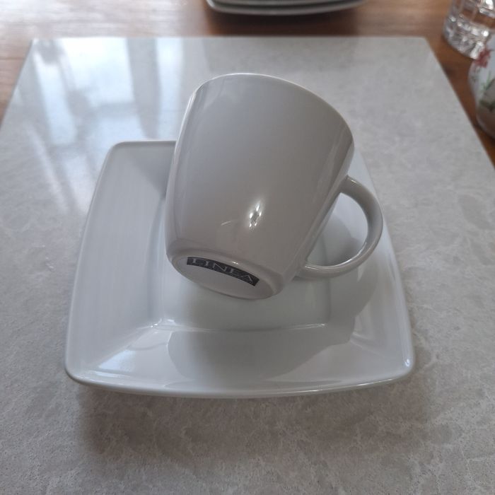 Komplet filiżanek  ze spodkiem LINEA biała 11szt.