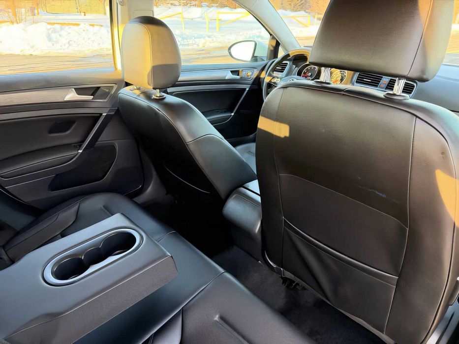 Volkswagen Golf      2020