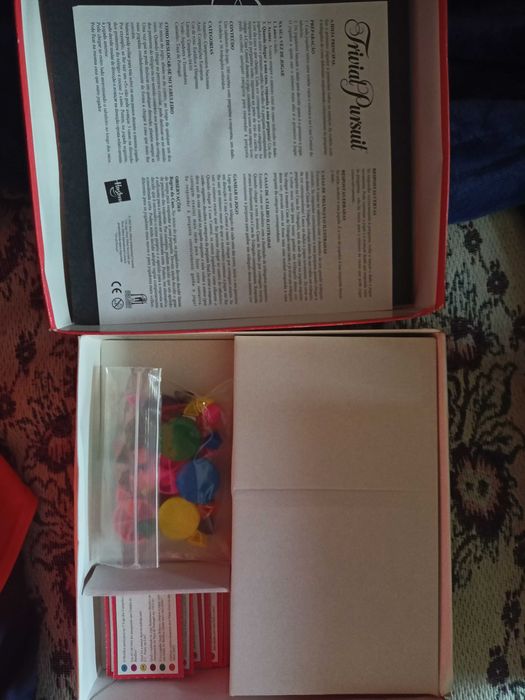 Trivial Pursuit (Edição Benfica Campeão 04/05)+Jogo Damas Benfica+5DVD