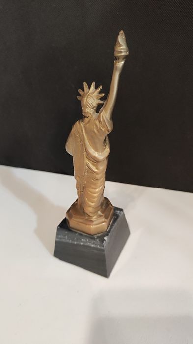 Estátua da Liberdade em Latão e Base em Pedra