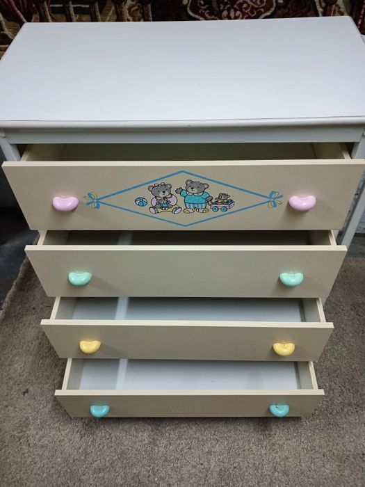 Móvel trocador fraldário com extensão metálica para banheira e gavetas