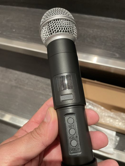 Microfone sem fio com regulação e receptor Novo!!!