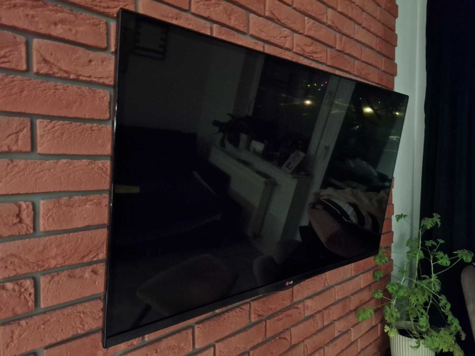Sprzedam telewizor LG 42" uszkodzony