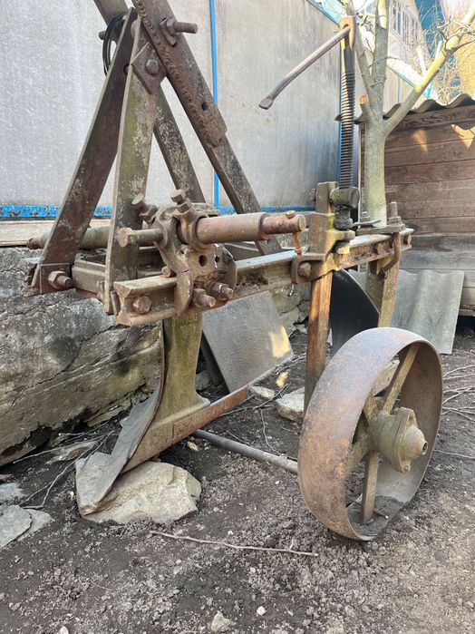 Продам  плуг двокорпусний