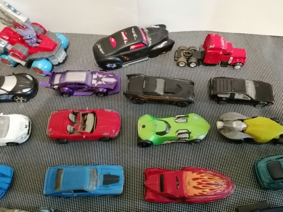 *Coleção de 24 diversos carrinhos, com lançador