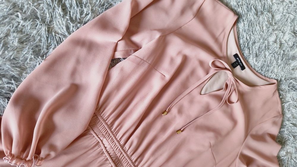 Sukienka ETTE LOU pudrowy róż roz M