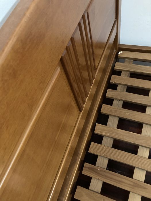Cama de solteiro madeira maciça + estrado
