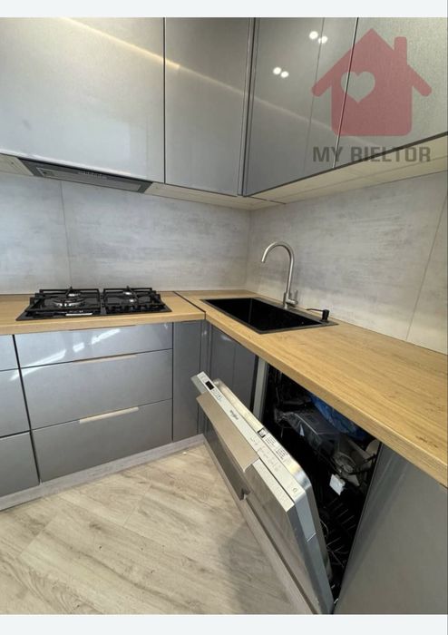 Продаж дуплекса з гаражем