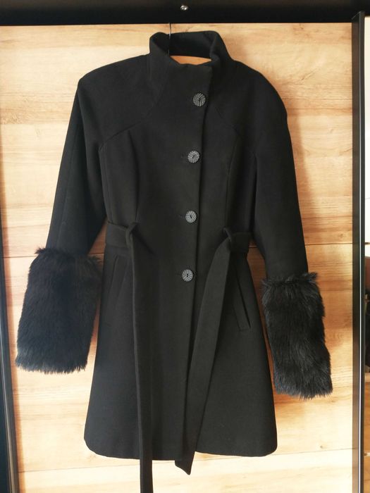 Orsay płaszcz z futrzanymi rękawami S