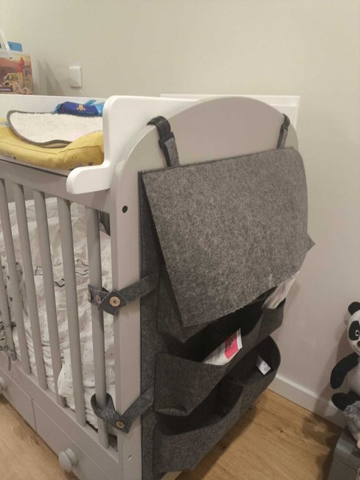 Muda fraldas em berço e Bolsa de higiene