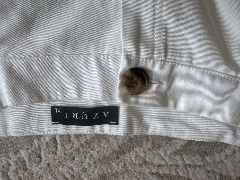 Білі жіночі шорти