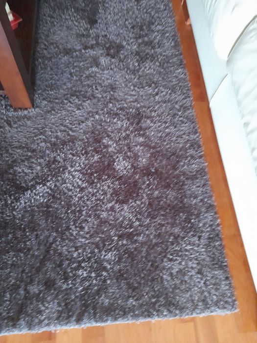 Carpete de sala ou quarto de cor castanha