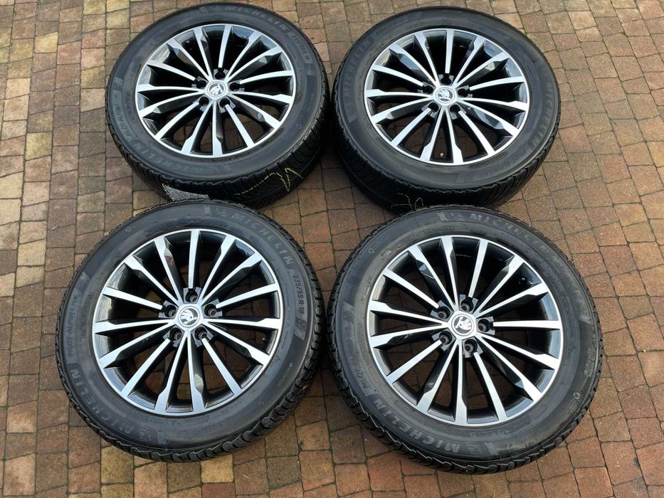 3994. Alufelgi 18" Skoda Kodiaq oryginalne jak nowe grafitowe 7J ET43