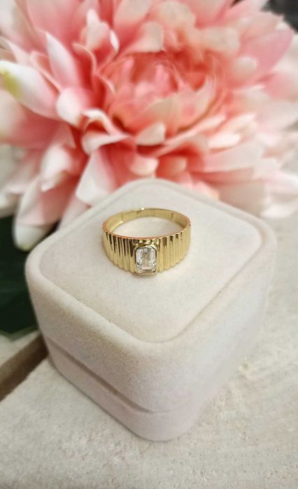 Złoty pierścionek p.585/2,20g