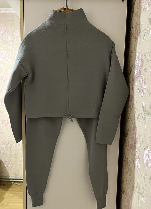 Стильний сірий  універсальний костюм від турецького виробника.