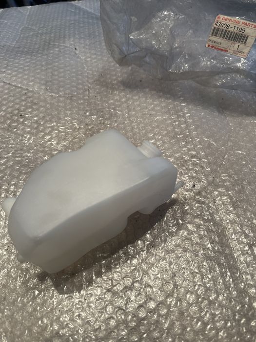 Zbiorniczek Wyrównawczy Kawasaki ZX 500 ZZR ZX6 ZX600 V438