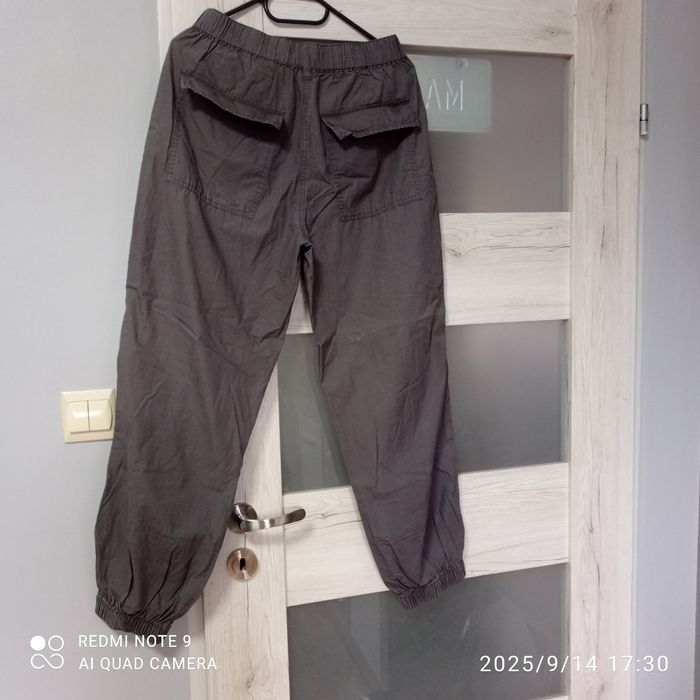 Spodnie Cropp Jogery S