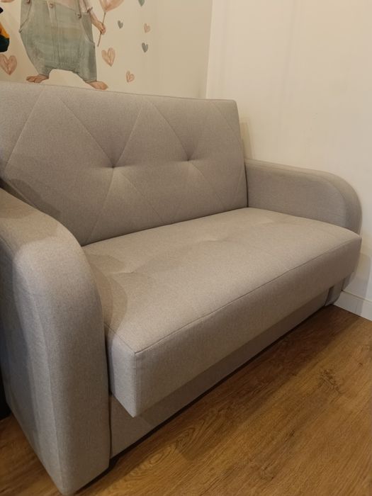Szara sofa rozkładana kanapa z funkcją spania