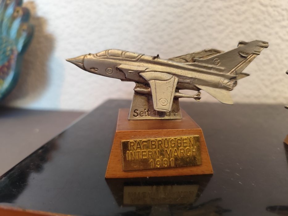 Dwa metalowe modele samolotów vintage retro prl