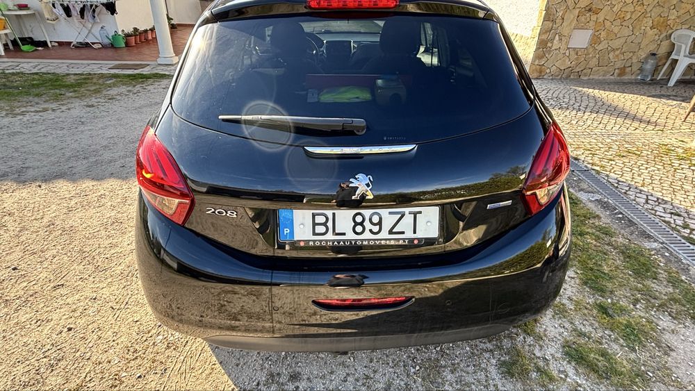 Peugeot 208 1.2 foto 2