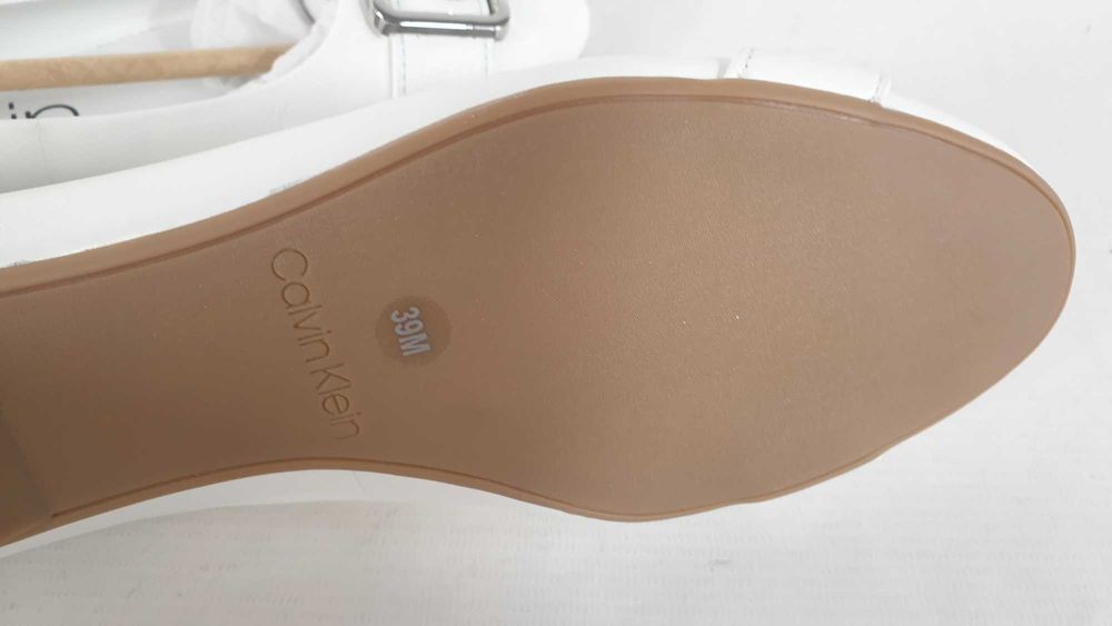 Calvin Klein Baleriny B4E7920 r. 39