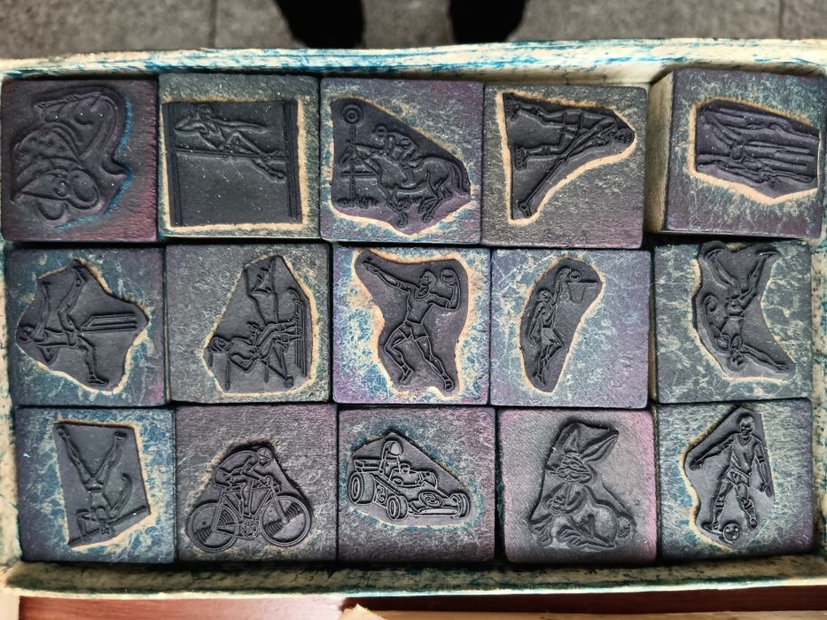 Carimbos em madeira com figuras em borracha64551821404931122