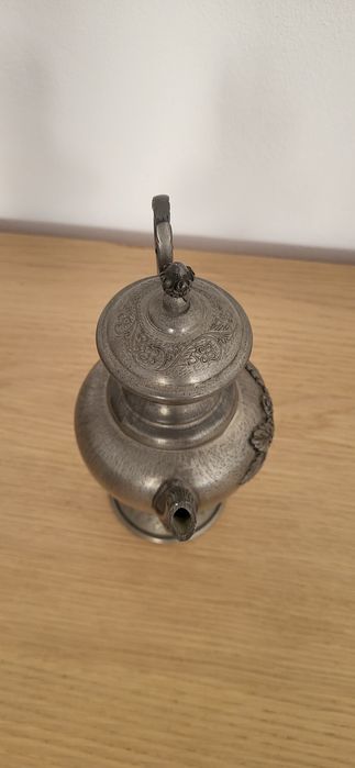 Bule / Cafeteira Decorativa em Estanho