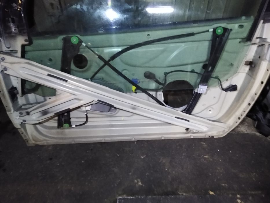 Ramka stelaż drzwi podnośnik szyba VW Golf V 3d prawa lewa