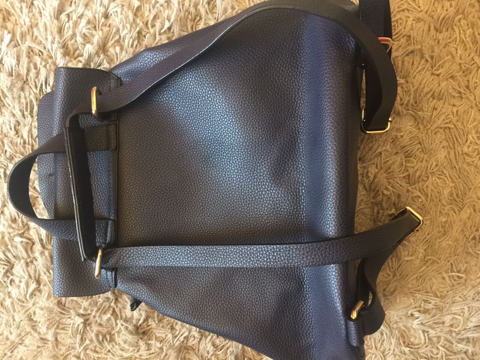 Mochila azul escuro da Parfois