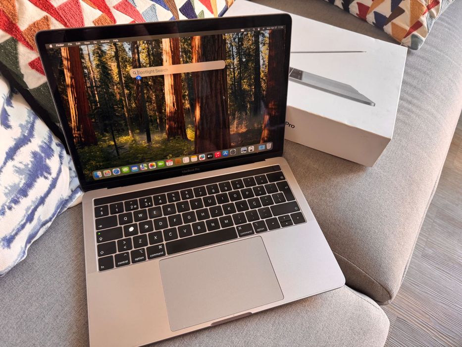 MacBook Pro 13” 2019 i5 8GB 256GB Touch Bar + Caixa