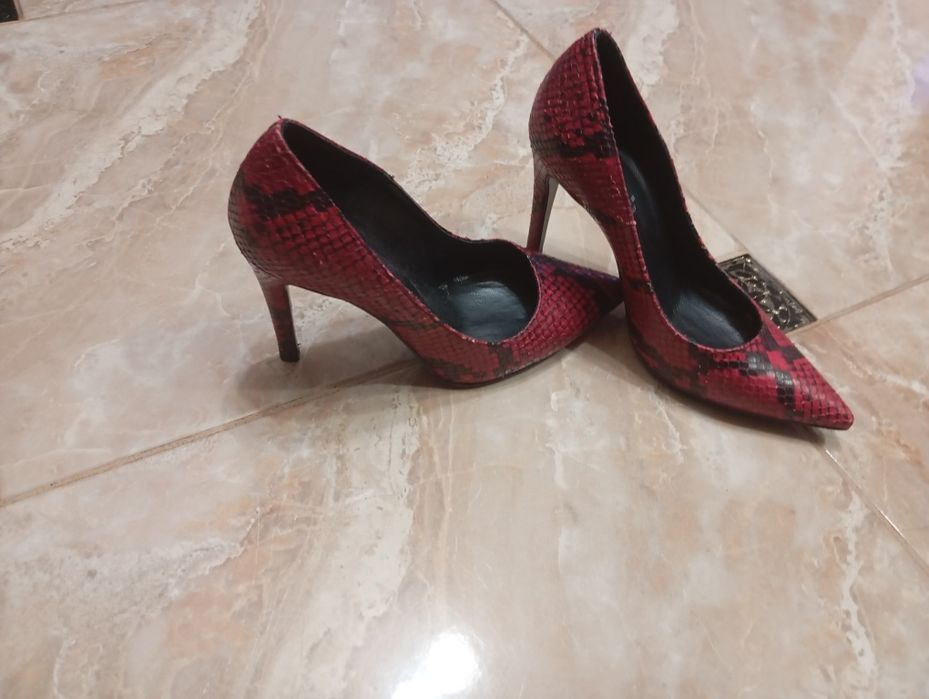 Туфлі лодочки на шпильці