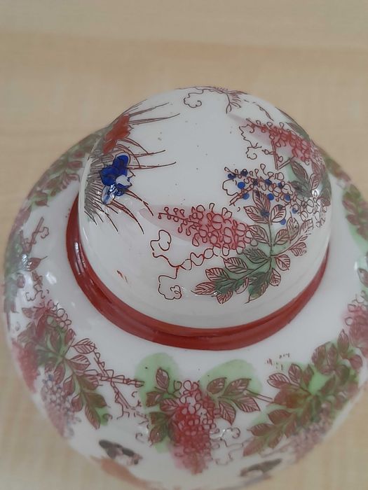 Japoński porcelanowy pojemnik na herbatę-zioła