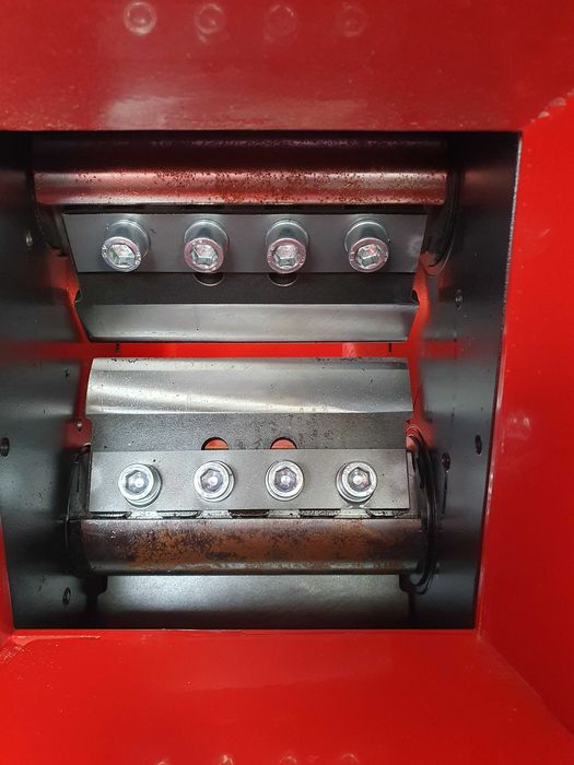 rozdrabniacz rębak ogrodowy do gałęzi napęd z WOM